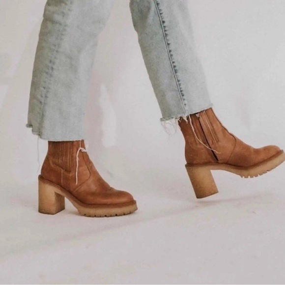 👢 FREE PEOPLE James Chelsea Boots Tan | Chic Leather Ankle Boots - Picture 3 of 13